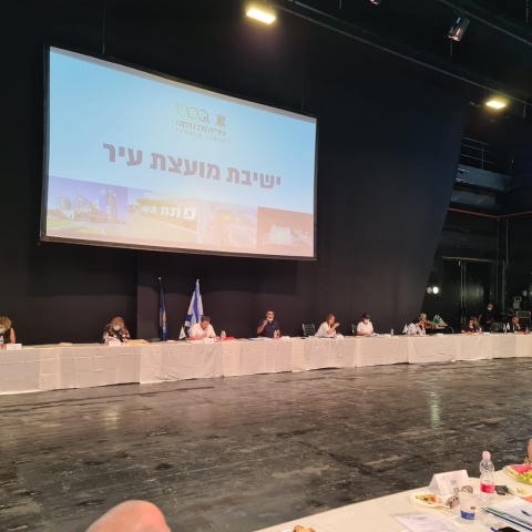 בעקבות פרסום הכתבה ב"פ"ת עכשיו" -  גרינברג חזר בו ושינה את מקום ישיבת המועצה - חדשות בפתח תקווה