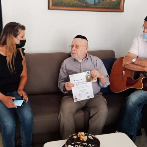 פרויקט 9090 יצא לדרך: מזל טוב לדוד בן ה-94 - קהילות בפתח תקווה
