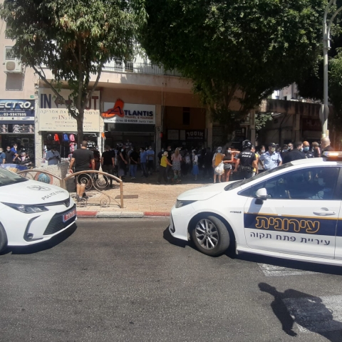 קטטה במרכז פתח תקווה: רב עם בעל עסק ונחבל בראשו - חדשות בפתח תקווה