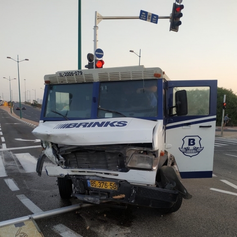 בת 26 נפצעה קשה עם פגיעה רב מערכתית בתאונת דרכים סמוך לאצטדיון המושבה בפתח תקווה - חדשות בפתח תקווה