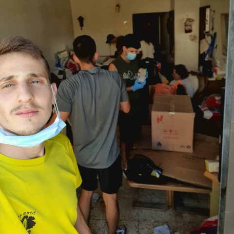  דקל צינו וחבריו ניקו ושיפצו דירה מוזנחת של זוג נכה, ראש העיר נתן קרדיט לעירייה ועורר זעם (וידיאו) - חדשות בפתח תקווה