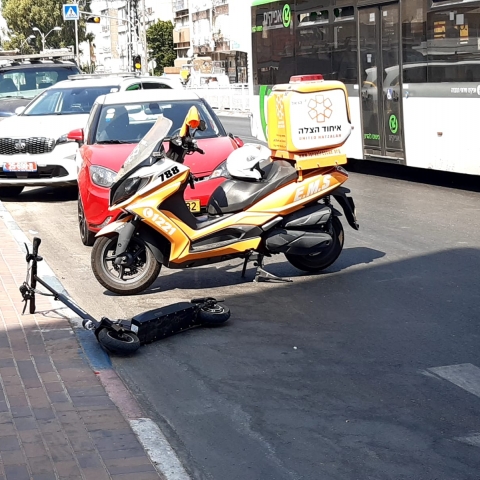 רוכב קורקינט חשמלי נפצע בינוני ברח' סלנט בפתח תקווה - חדשות בפתח תקווה