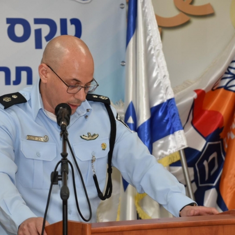 השיגו את הכתובת של מפקד משטרת פ"ת היוצא, הגיעו לביתו והתחזו לשליחים - חדשות בפתח תקווה