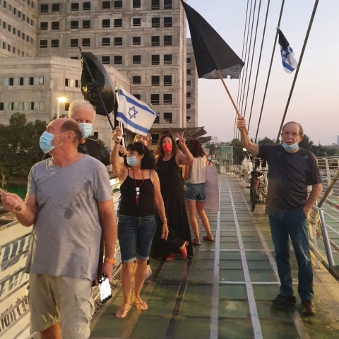 המחאה לא רק בבלפור, אלא גם בגשר בילינסון בפתח תקווה - חדשות בפתח תקווה