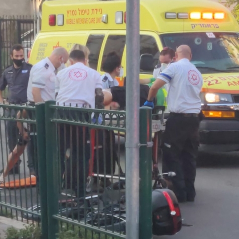 רוכב אופניים נפצע בתאונה עצמית ברח' פינסקר בפתח תקווה - חדשות בפתח תקווה