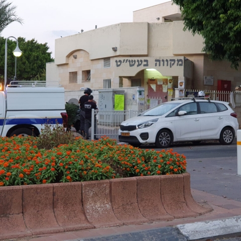 פרצו למקווה בכוח והשיגו הסדר על פתיחת המקווה (וידיאו) - חדשות בפתח תקווה