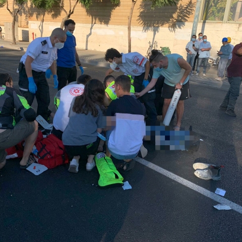 רוכב אופניים חשמלים נהרג מפגיעת רכב בדרך רבין בפתח תקווה - חדשות בפתח תקווה
