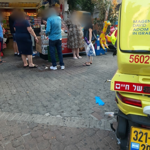 בן 50 נדקר ורוסס בגז מדמיע בסופרמרקט ברחוב ההגנה בפתח תקווה - חדשות בפתח תקווה