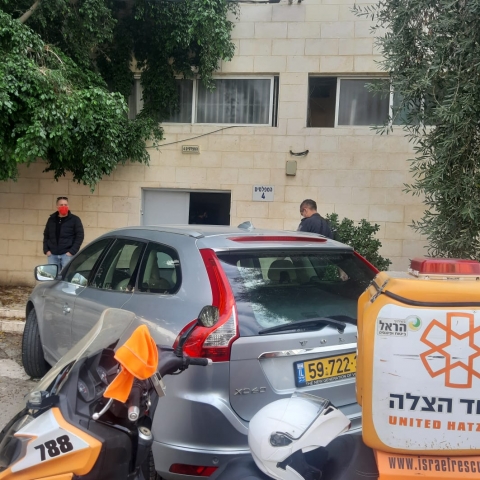 שריפה פרצה בבניין משרדים ברח' המפלסים בפתח תקווה - חדשות בפתח תקווה