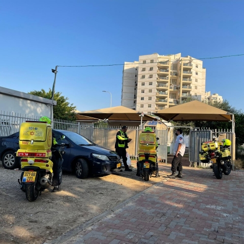  בן 50 נפצע לאחר שנפל מגג מבנה במהלך שיפוצים ברח' שלומציון המלכה בפתח תקווה - חדשות בפתח תקווה