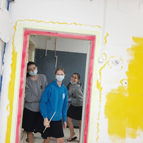  תלמידת כיתה יב' מפתח תקווה יזמה הקמת מועדונית לילדי כפר גנים - מעשים טובים בפתח תקווה