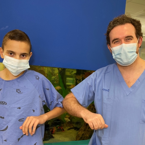 לראשונה בישראל נערך במרכז שניידר ניתוח נדיר להשתלת כליה עצמית בנער בן 16 - בריאות בפתח תקווה