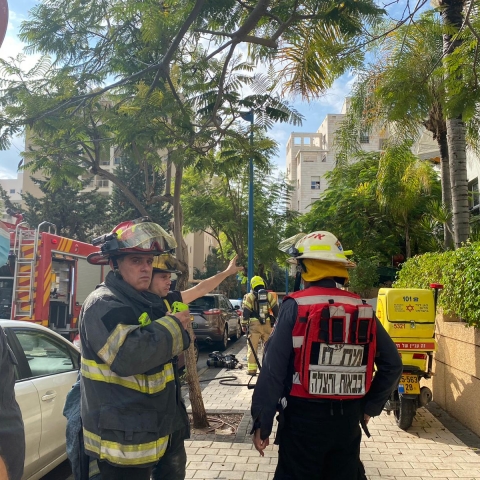אישה נפגעה בשריפה  בדירה ברח' רחובות בפתח תקווה (וידיאו) - חדשות בפתח תקווה