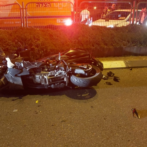 רוכב אופניים חשמליים בן 17 נפצע קשה בתאונה ברח' ותיקים בפתח תקווה - חדשות בפתח תקווה
