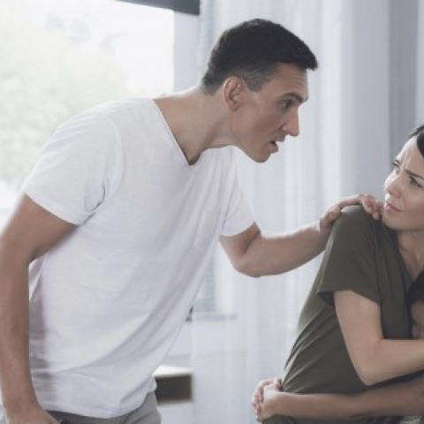 פרץ לדירה ודקר את בן זוגה:"תזהרי להזמין משטרה, אשרוף אותו יותר ממה שהוא מדמם עכשיו ואת תהפכי לגופה" - חדשות בפתח תקווה