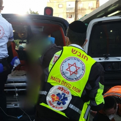 חשד: גבר נפצע מפיצוץ במהלך עיבוד סמים בדירת מגורים בפתח תקווה - חדשות בפתח תקווה