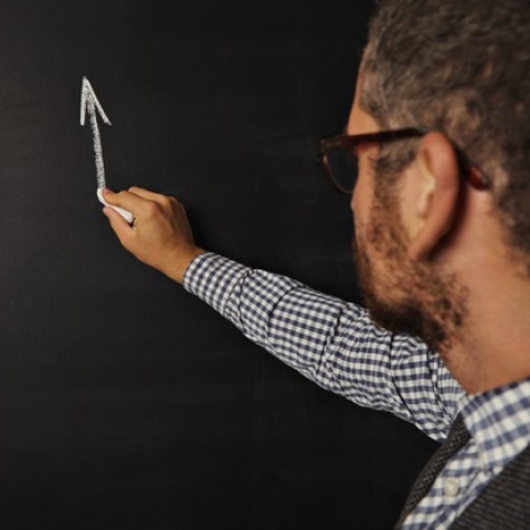 הוגש כתב אישום נגד אוראל שרון המורה לאנגלית בגין ביצוע עבירות מין חמורות בתלמידתו. - חדשות בפתח תקווה