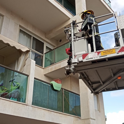 צפו: ההפתעה המרגשת של כיבוי אש פתח תקווה ל-2 ילדים על הרצף האוטיסיטי (וידיאו) - מעשים טובים בפתח תקווה