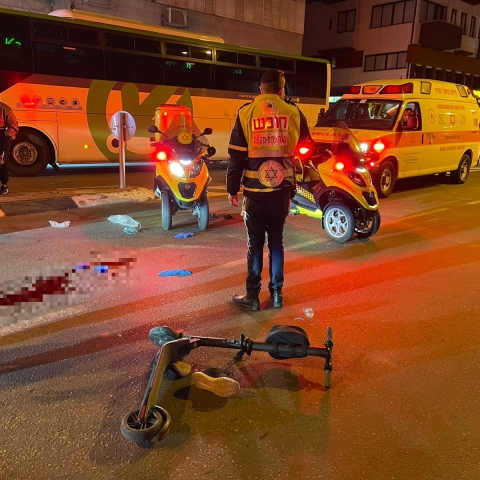 בן 30 שרכב על קורקינט חשמלי נהרג מפגיעת אוטובוס - חדשות בפתח תקווה