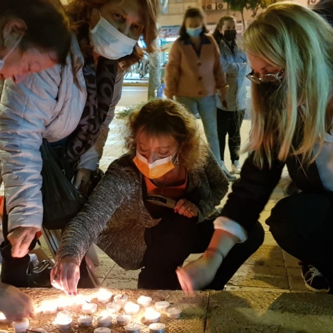 מחאה ספונטנית בשל גל רציחות הנשים: "עד מתי?!" - חדשות בפתח תקווה