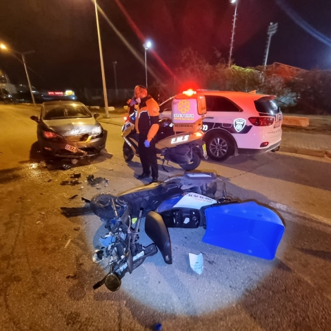 שליח פיצה שרכב על אופנוע נפצע בינוני בתאונה ברח' בן דרור בפתח תקווה - חדשות בפתח תקווה
