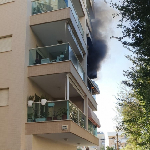 שריפה פרצה בדירה בבניין מגורים בפתח תקווה - חדשות בפתח תקווה