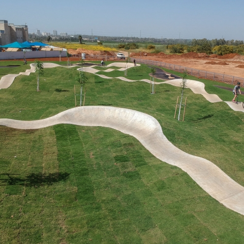  חבורת ילדים איימו בסכין על ילדים בפאמפטרק, לפני חודש שברו לילד את משקפיו - חדשות בפתח תקווה