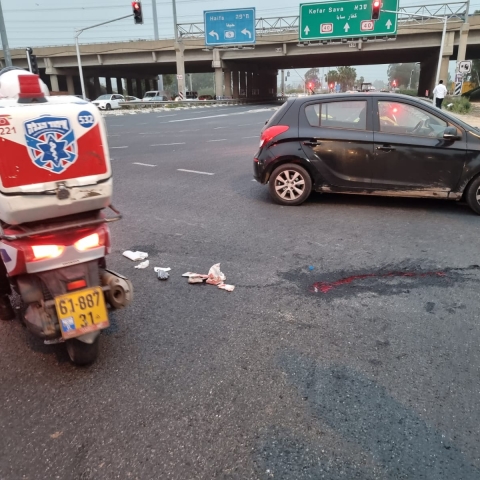 הולכת רגל בת 18 נפצעה קשה בכביש 40 סמוך לצומת סגולה - חדשות בפתח תקווה