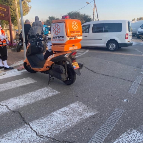 רוכב אופנוע נפצע בינוני בתאונה עם רכב ברח' נווה רעים בפתח תקווה - חדשות בפתח תקווה