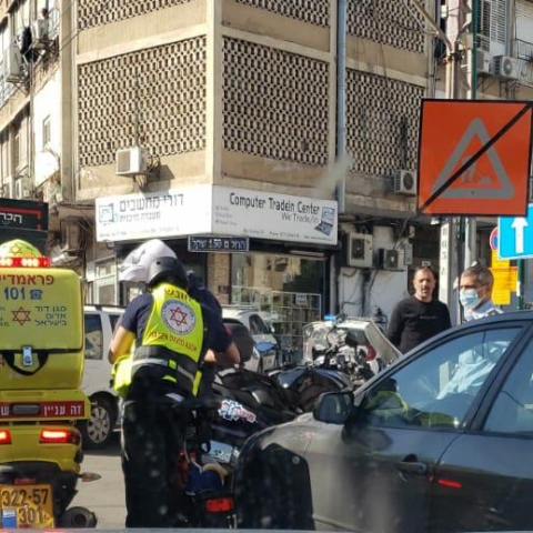 גבר נדקר ברח' בר כוכבא בפתח תקווה - חדשות בפתח תקווה