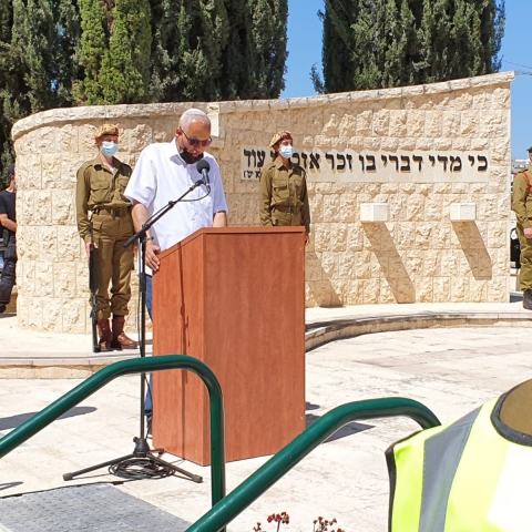 טקס יום הזיכרון לחללי מערכות ישראל בבית העלמין הצבאי בפתח תקווה (וידיאו) - חדשות בפתח תקווה