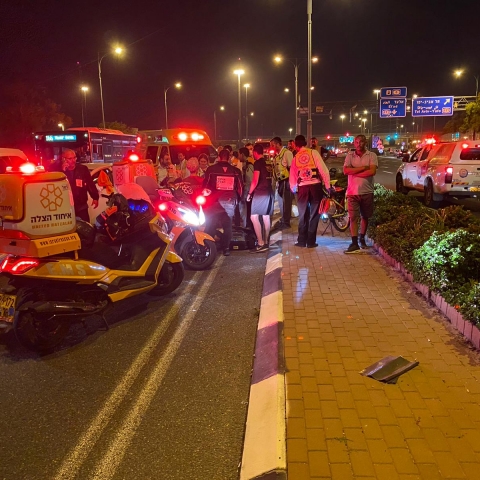 הולך רגל נהרג מפגיעת רכב סמוך למחלף שערייה בפתח תקווה - חדשות בפתח תקווה