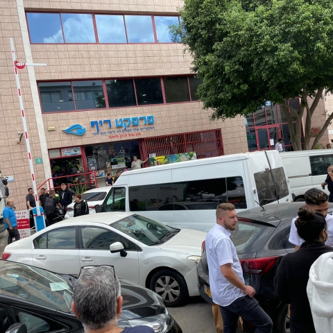 הביאו לו את הג'ננה - חסמו לו את הרכב בחניון (וידאו) - חדשות בפתח תקווה