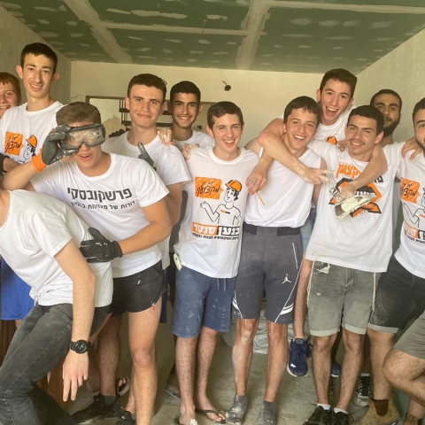 תלמידים הנציחו חברם שנהרג בתאונת דרכים (וידיאו) - חינוך בפתח תקווה