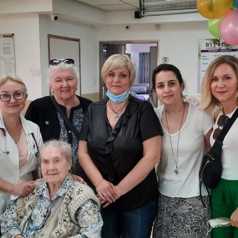 אלכסנדרה בת 104, שרדה את מלחמת העולם השנייה ואת מחלת הקורונה - קהילות בפתח תקווה