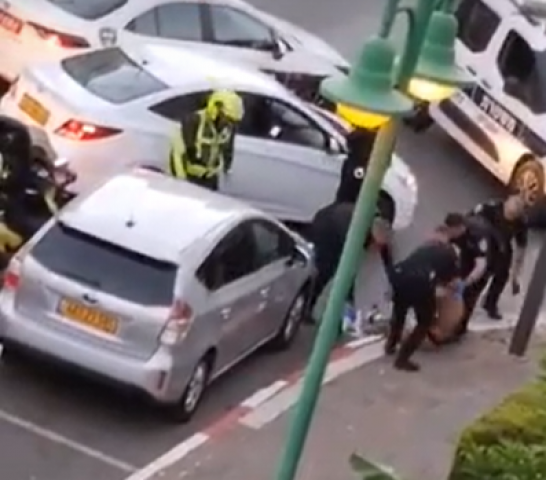 אירוע דקירה ברח' ההסתדרות פינת רח' חפץ חיים בפתח תקווה (וידיאו) - חדשות בפתח תקווה
