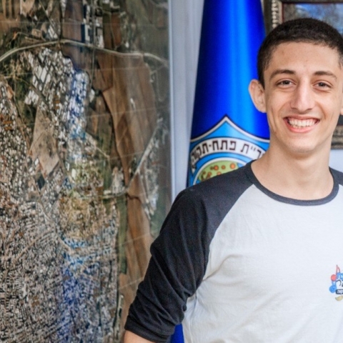 היום, גרינברג פינה מקומו ליו"ר מועצת הנוער - חינוך בפתח תקווה
