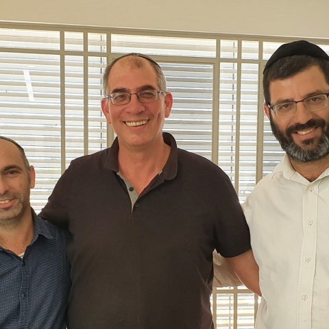 ירון קדושים פרסם פוסט של פיוס וזכה לתגובה מעליבה ומזלזלת של חנוך מילבצקי - חדשות בפתח תקווה