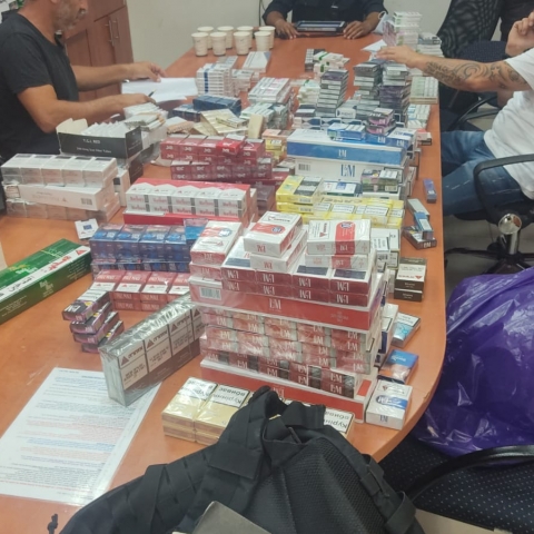 הוחרמו סיגריות מוברחות ומזויפות, 100 נפצים ומכונות הימורים - חדשות בפתח תקווה