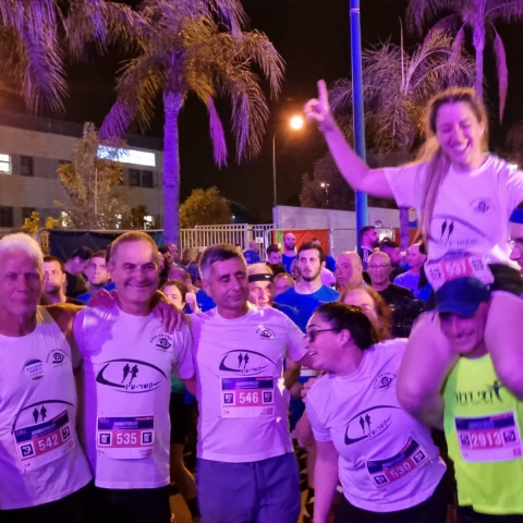 מושתלי כליה, עיוורים, מחלימי סרטן, אזרחים וותיקים ורץ האננס רצו במירוץ פתח תקווה  (וידיאו) - ספורט בפתח תקווה