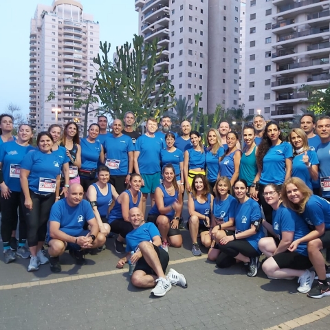למעלה מ-200 רצים בשכונת אם המושבות בקבוצה ששרפה את מסלול הריצה במירוץ פתח תקווה - ספורט בפתח תקווה