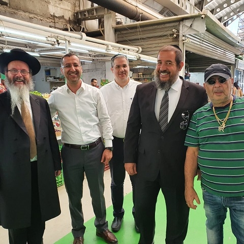 ירדו לשוק להכיר מקרוב את הסוחרים ולגייס אותם לשיתוף פעולה לקראת שנת השמיטה - חדשות בפתח תקווה