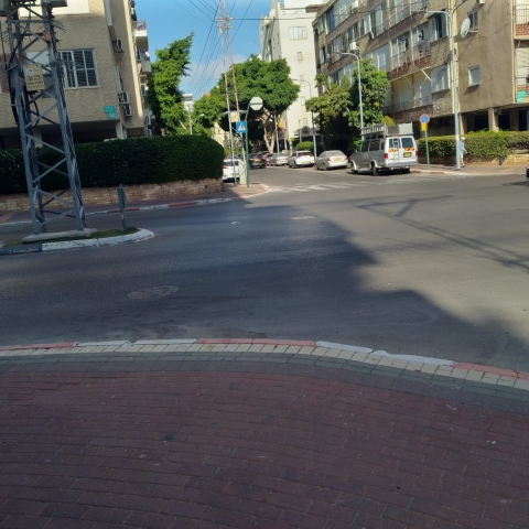 תאונת דרכים שלישית בחצי שנה: תושבי המרכז השקט דורשים כיכר לפני שיקרה אסון - תחבורה בפתח תקווה