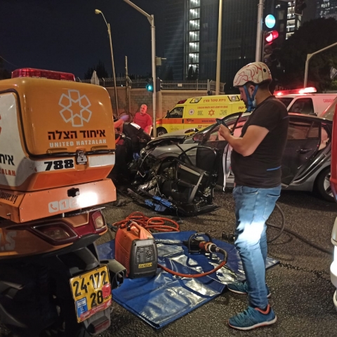 בת 17 נפצעה בינוני ו-2 פצועים קל בתאונת דרכים ברח' ז'בוטינסקי פינת רח' דנמרק בפתח תקווה - חדשות בפתח תקווה