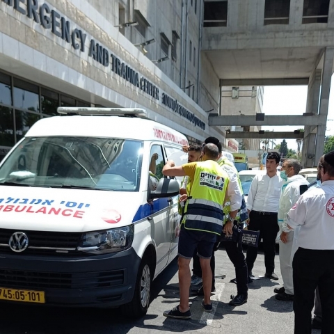 חולה ננעל באמבולנס לבדו בפתח חדר המיון של ביה"ח בילינסון בפתח תקווה (וידיאו) - חדשות בפתח תקווה