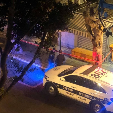 הלילה ברח' מונטיפיורי: אלמונים ניסו להצית חנות בעזרת בקבוק תבערה עם נפט - חדשות בפתח תקווה
