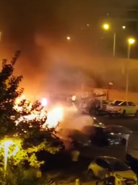 חשד להצתת רכבים בשכונת כפר גנים ג' בפתח תקווה (וידיאו) - חדשות בפתח תקווה