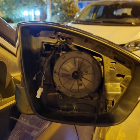 הסתכלו במראה ותראו - היא נגנבה - חדשות בפתח תקווה