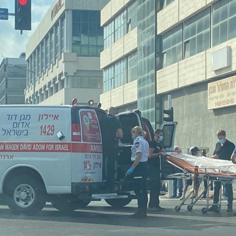 3 הולכי רגל נפגעו מרכב ברח' הסיבים בפתח תקווה - חדשות בפתח תקווה