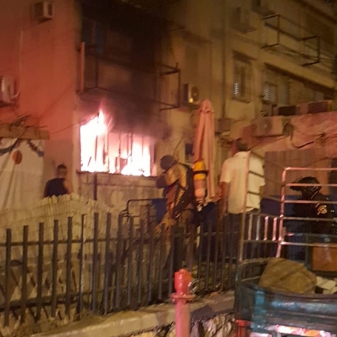 ילד חולץ במצב אנוש משריפה שפרצה בפתח תקווה (וידיאו) - חדשות בפתח תקווה